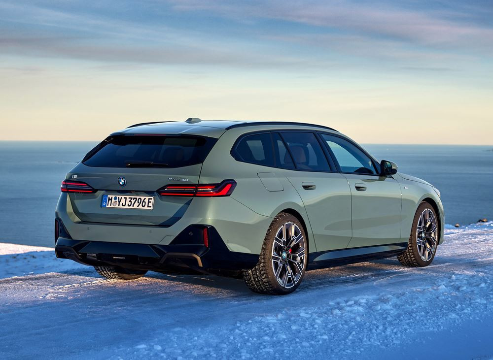 La BMW i5 eDrive40 Touring électrique affiche près de 500 kilomètres d ...